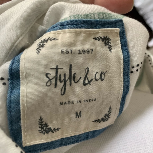 Long sleeve button down women’s blouse - Picture 4 of 4